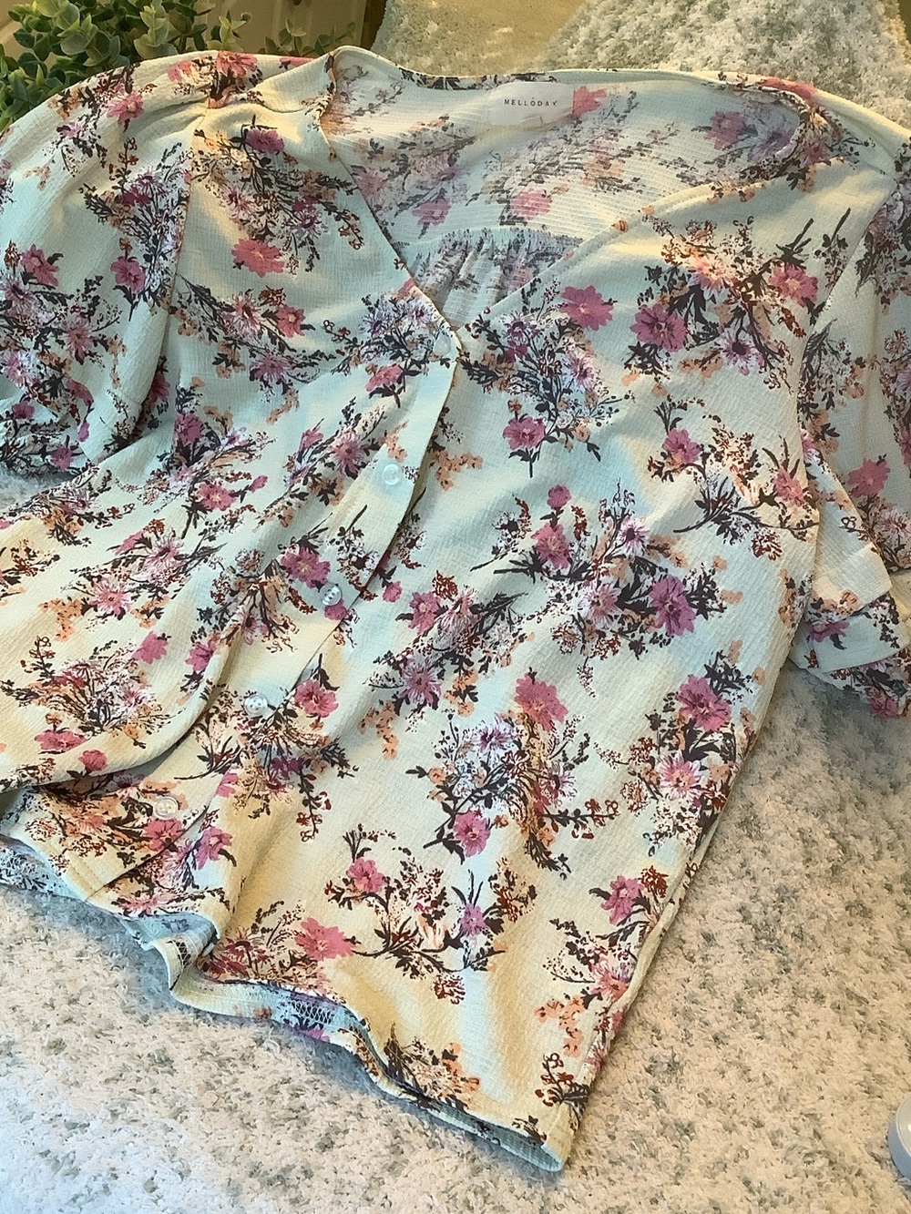 Melloday Women’s Size Large Floral Button-Down Blouse with Tailored Sleeves NWT